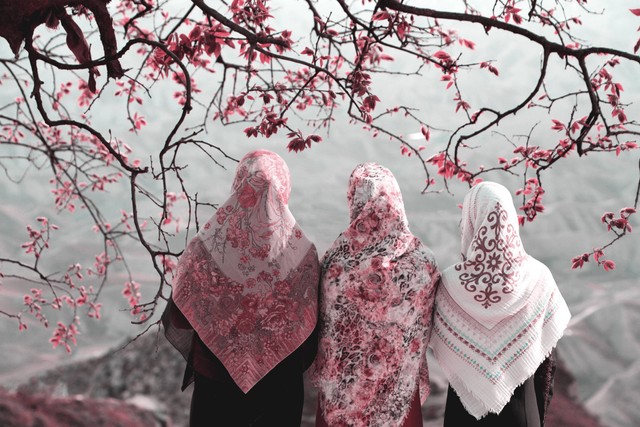 Batasan Aurat antara Sesama Wanita yang Perlu Diketahui Muslimah