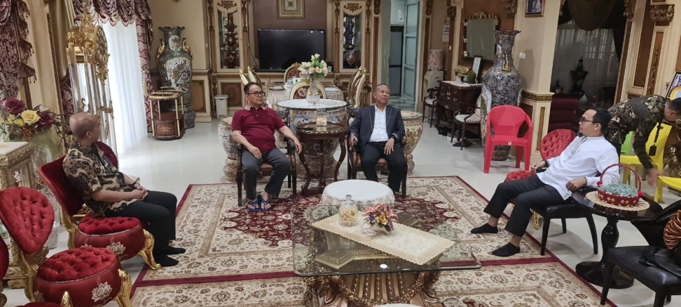 Hari Jadi Ke-61 Tahun, UIR Beri Penghargaan Kepada Tiga Gubernur Riau