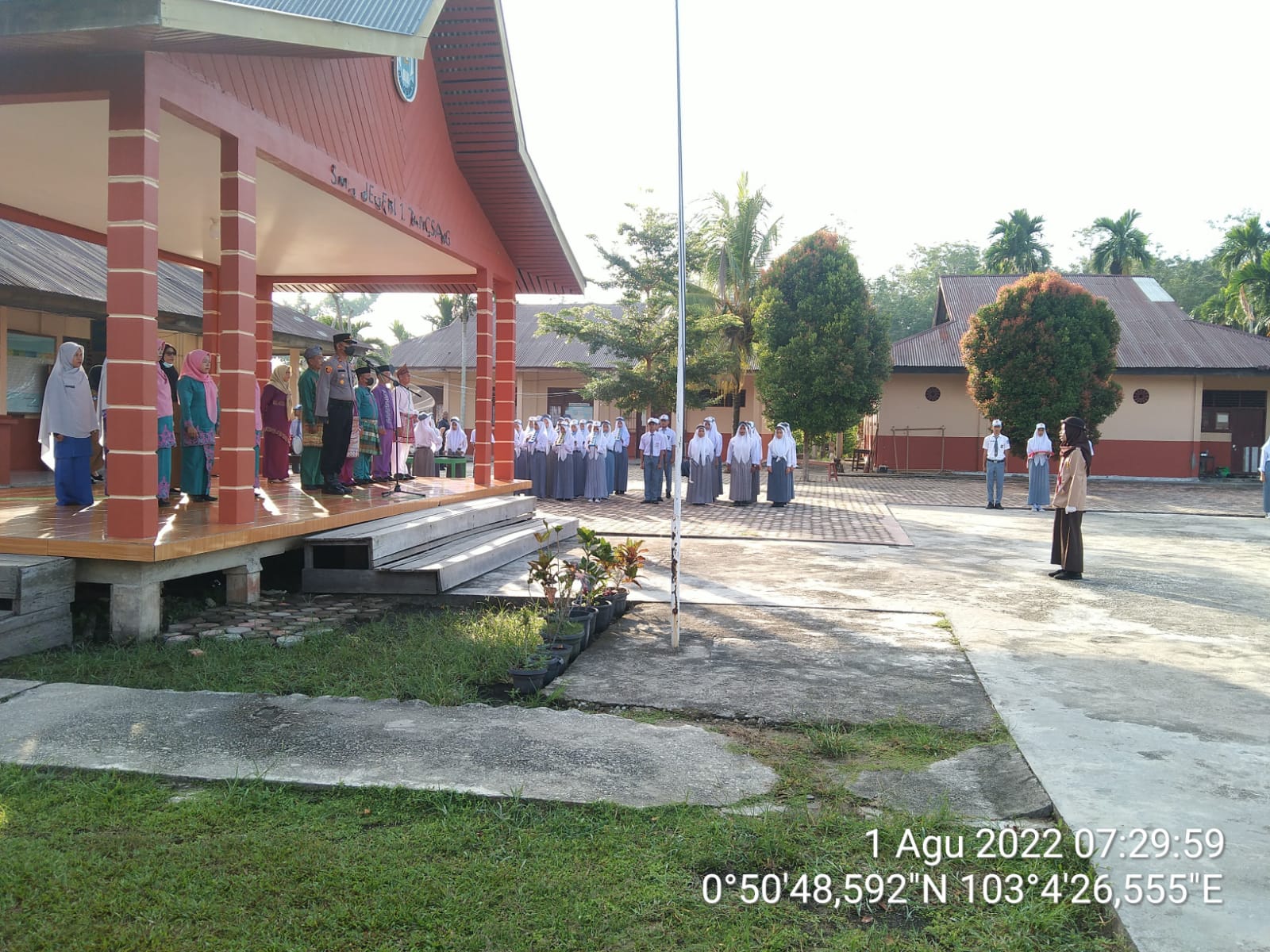 Jadi Pembina Upacara Bendera di SMAN 1 Rangsang, Kapolsek Imbau Siswa Hindari Kenakalan Remaja
