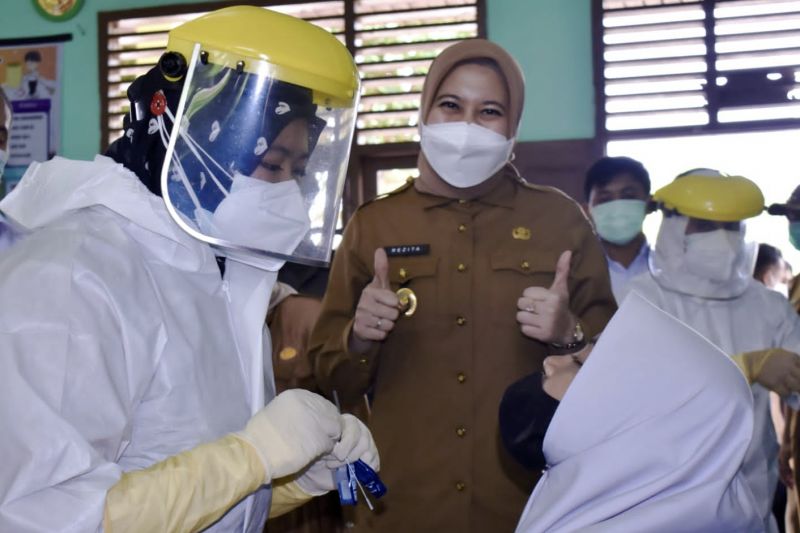 Bupati Indragiri Hulu Tinjau Pembelajaran Tatap Muka