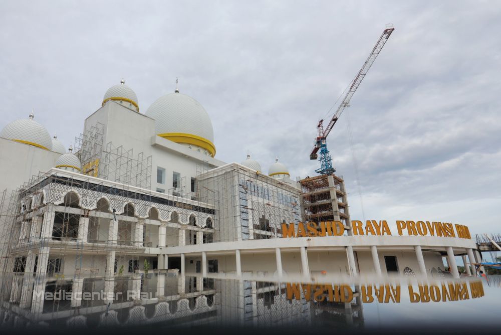 Pembangunan Menara Mesjid Raya Provinsi Riau Dihentikan