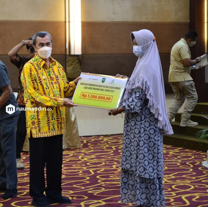 Gubri Serahkan Bantuan Rp1,2 Juta untuk Pelaku Usaha