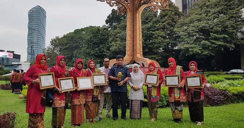 SD dan SMP Pekanbaru Raih Penghargaan Adiwiyata Nasional
