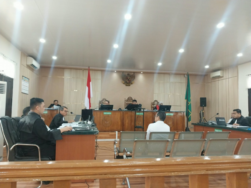 Zulkarnain Akui Serahkan 8.000 Dolar Singapura kepada Suhardiman Amby di Bandara