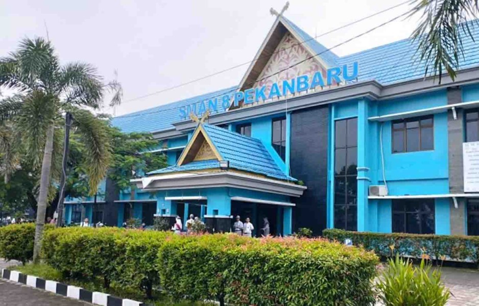 Berada Dekat Mapolda Riau, SMA 8 dan SMK 2 Pekanbaru Belajar Daring untuk Antisipasi Dampak Demo