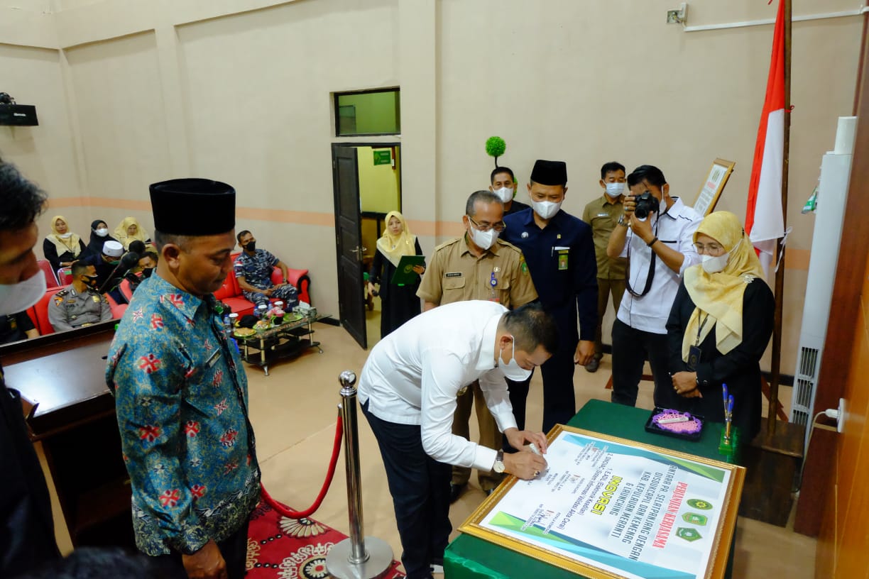 Bupati HM Adil Hadiri Acara Perjanjian Kerja Sama 3 Lembaga Serta Louncing Aplikasi E-ADIL