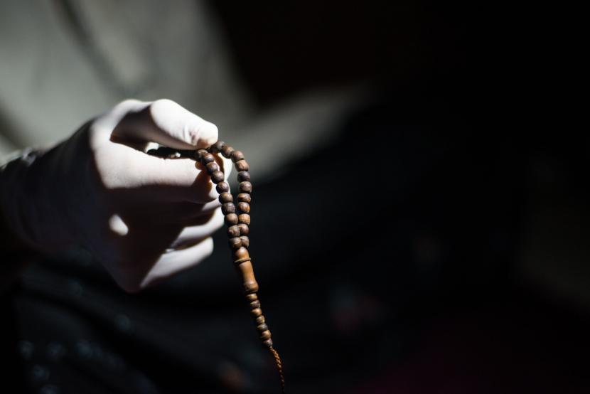 Suka Berzikir Sesudah Shalat, Ini Pengaruhnya bagi Kehidupan