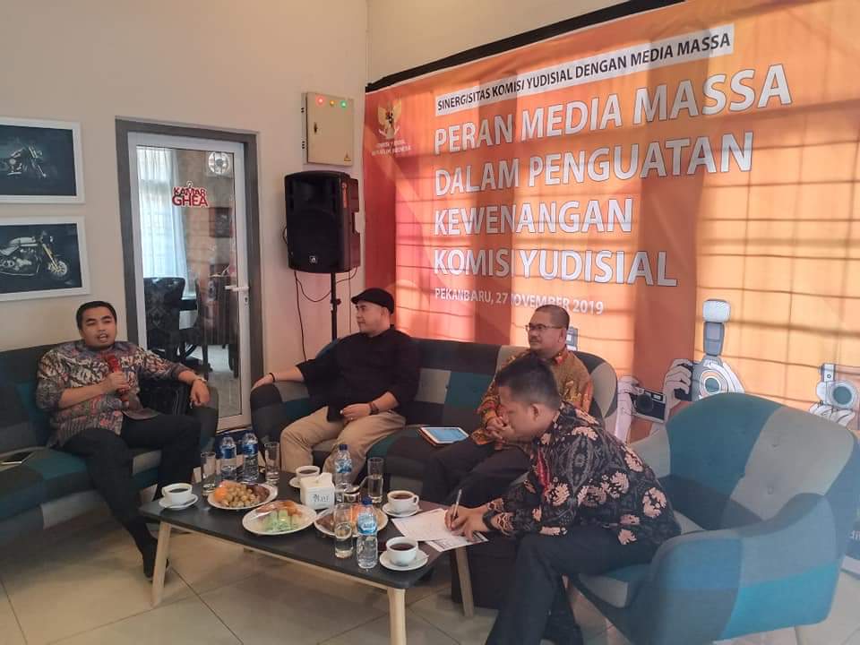 Komisi Yudisial (KY) Gelar Kegiatan Sinergitas Bersama Media Massa di Pekanbaru Riau