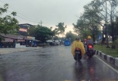 BMKG: Warga Riau Diminta Waspada Hujan Disertai Petir dan Angin Kencang