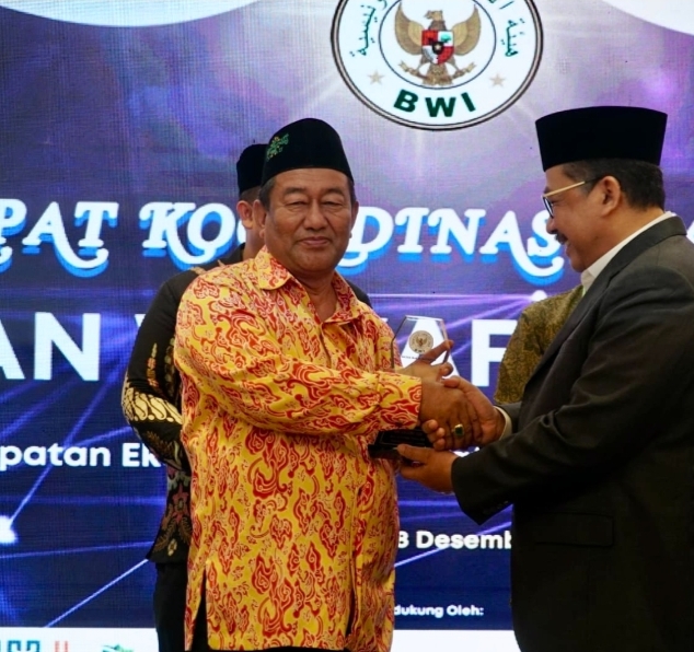 Terima Penghargaan Pegiat Wakaf Indonesia, Tarmizi Tohor: Wakaf Harus Dapat Perbaiki Ekonomi Umat