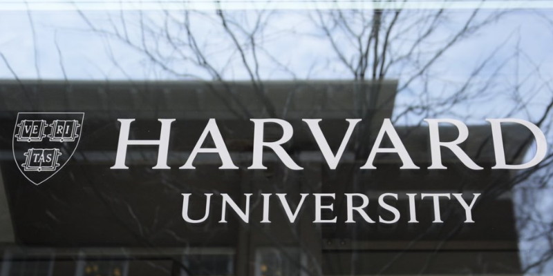 AS Larang Mahasiswa Asing Kuliah di Harvard