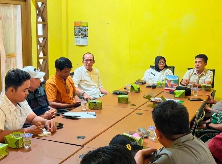 Tanpa Menunggu APBD, Ketua Fraksi NASDEM DPRD Kampar Eko Sutrisno, Gerakkan Gotong Royong Perbaiki Jalan Lipatkain-Gema Kampar Kiri.