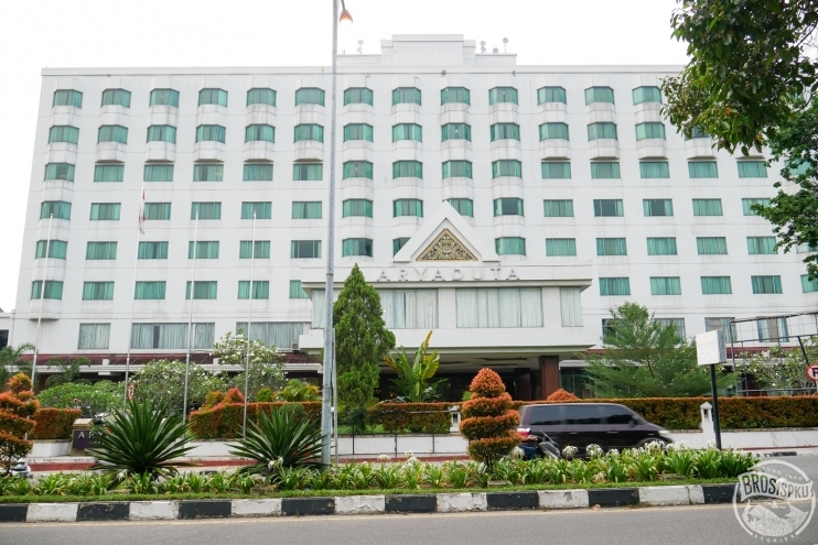 Skandal Pengelolaan Hotel Aryaduta Pekanbaru: Keuntungan Besar, Pendapatan Pemprov Minim