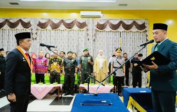 Bupati Inhu Lantik Zulfahmi Adrian Jadi Sekda, Siap Jalankan Amanah