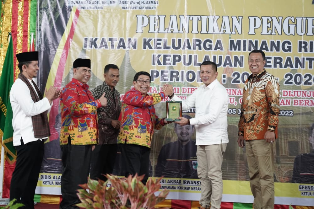 Hadir Pada Pelantikan IKMR Meranti, Bupati HM Adil Ucapkan Selamat Pada Ketua Terpilih 