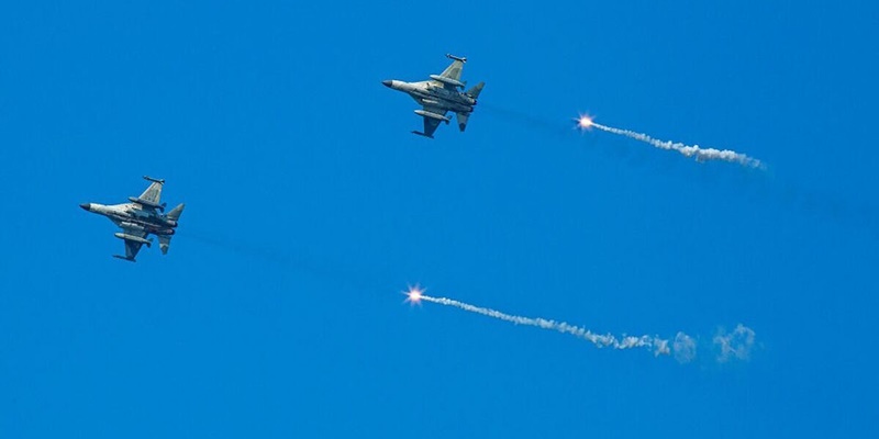 China Kerahkan 47 Jet Tempur ke Garis Tengah Selat Taiwan