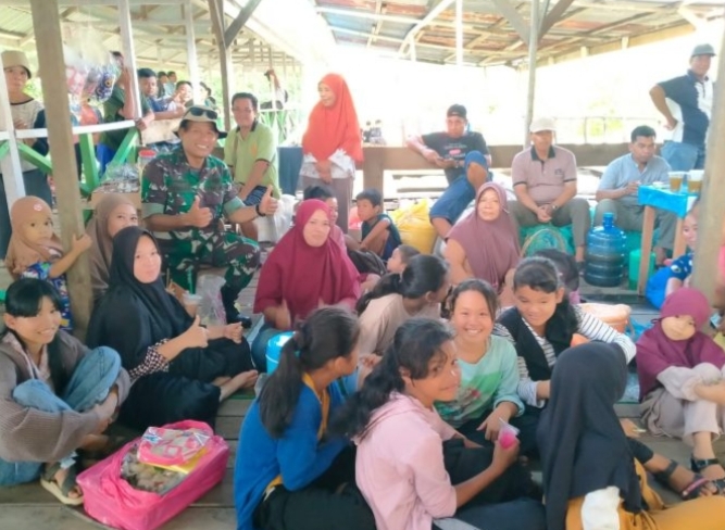 Danramil Tebing Tinggi Kapten Arh Isnanu Memberikan Motipasi Suku Asli
