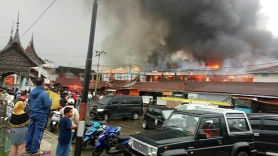 BREAKING NEWS: Pasar Atas Bukittinggi Terbakar