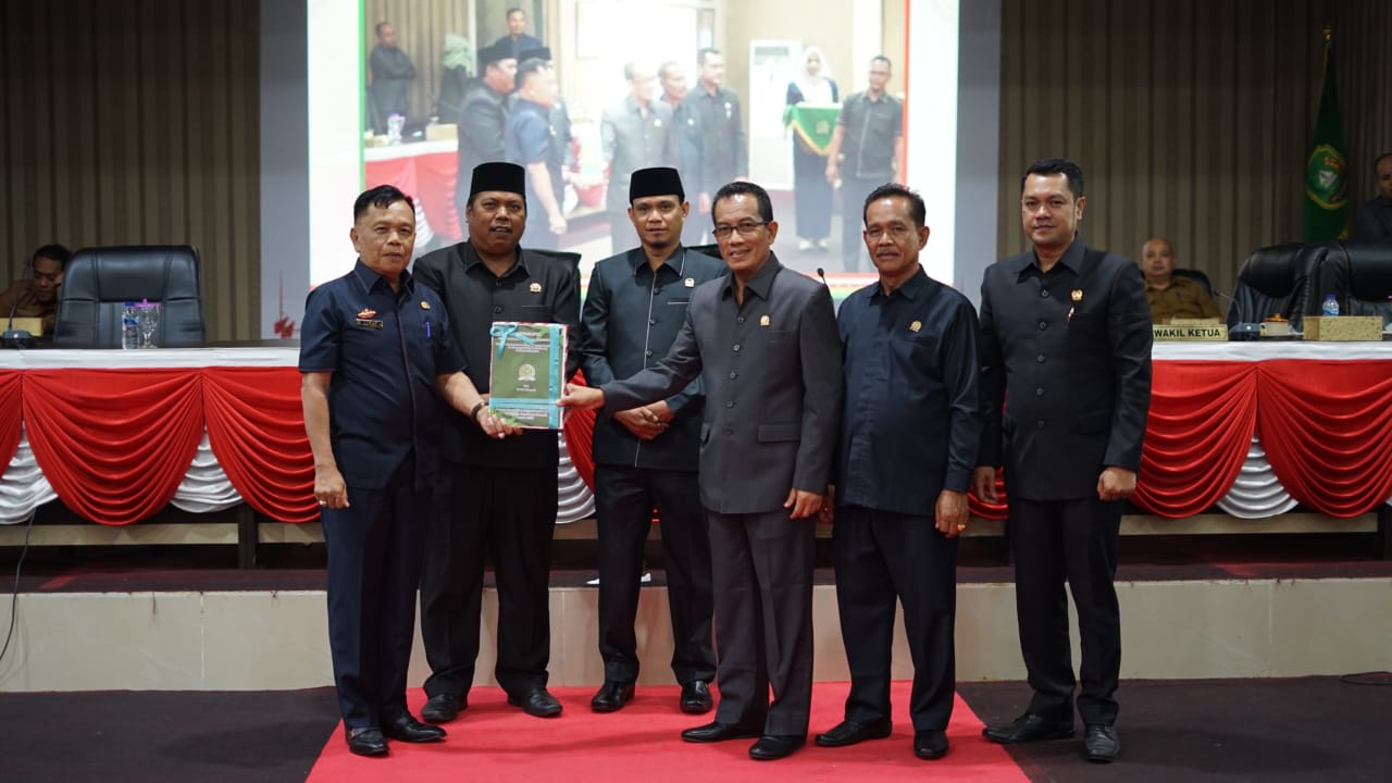 DPRD Kepulauan Meranti  Kembali Gelar Sidang Paripurna Dengan Agenda Jawaban Bupati Terhadap Pandang