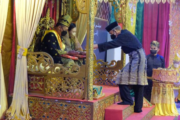 Kapolda Riau Terima Penghargaan Ingatan Budi