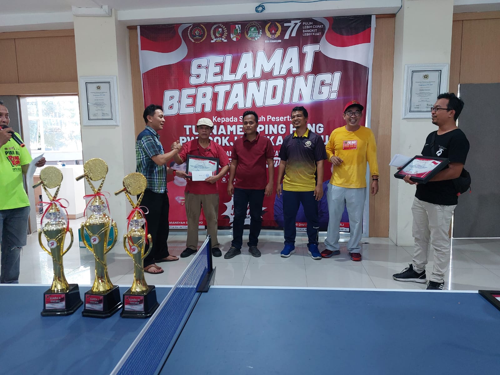 Meriahkan HUT RI Ke-77  Turnamen Pim Pong PWI Pokja Pekanbaru Sukses Digelar