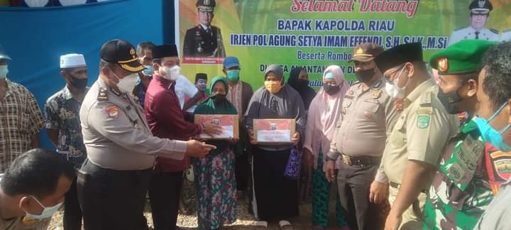Wakil Ketua DPRD Riau, Syafaruddin Poti bersama jajaran Polda Gelar Vaksinasi di Rohul