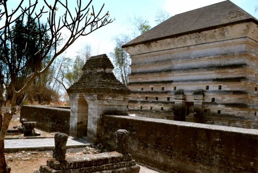 Makam dan Tanda Awal Kedatangan Islam di Nusantara