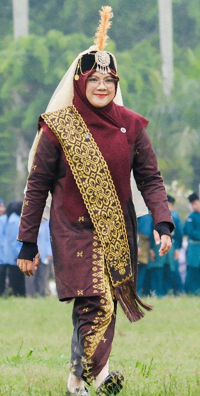 Berbaju Melayu Sultanah Latifah, Bupati Afni Pimpin Upacara HUT Siak, Sampaikan Pesan Kesetiaan dan Keadilan