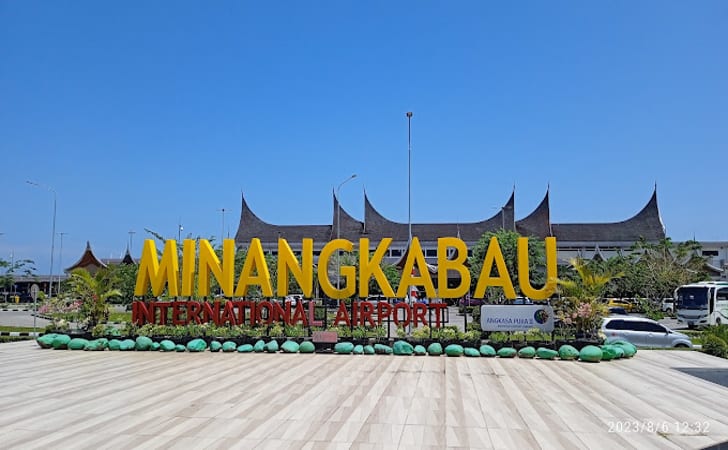 Erupsi Gunung Marapi Bikin Bandara Internasional Minangkabau Ditutup