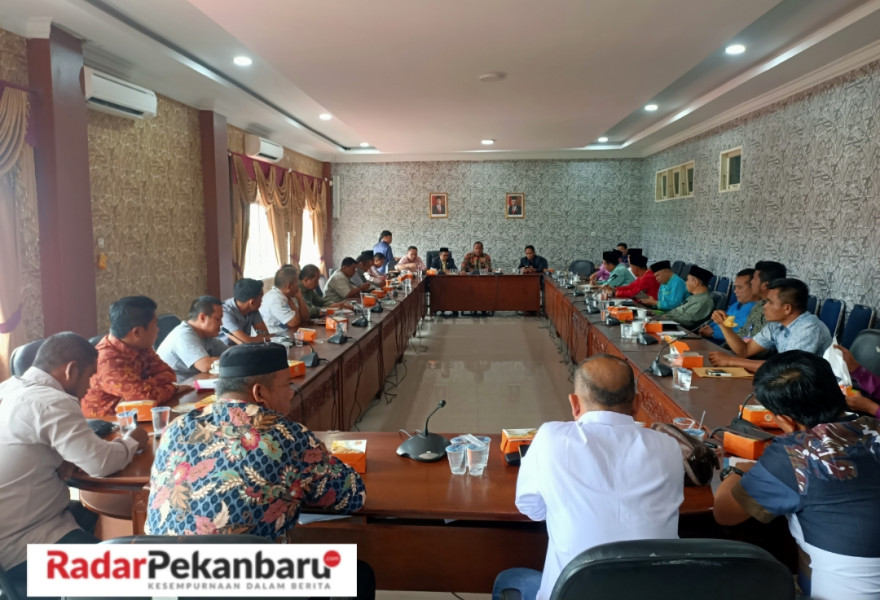 Polemik Jalan Aspal Tanjung Air Hitam, Ketua DPRD Pelalawan Sebut 4 Perusahaan Kena Jebakan Batman Pemerintah Daerah