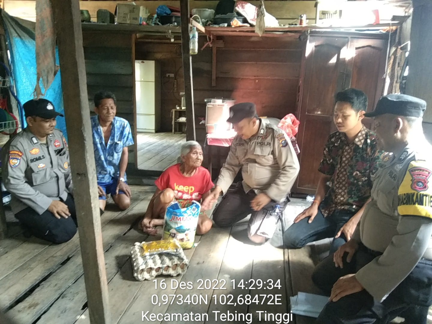 Warga Desa Sesap Ini dapat Sentuhan dari Program Jumat Barokah Polsek Tebingtinggi