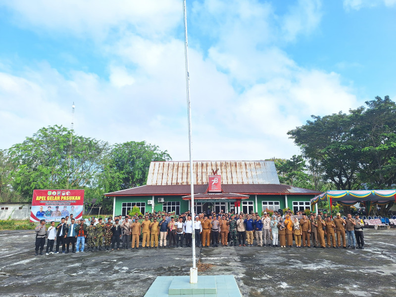 Kapolsek Iptu Roly Irvan Pimpin  Apel Gelar Pasukan Kesiapsiagaan Pengamanan Pemilu 2024 Kecamatan Rangsang Barat