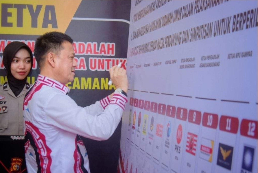 Pj Bupati Kampar Hambali Tandatangani Deklarasi Pemilu Damai Tertib Berlalu Lintas