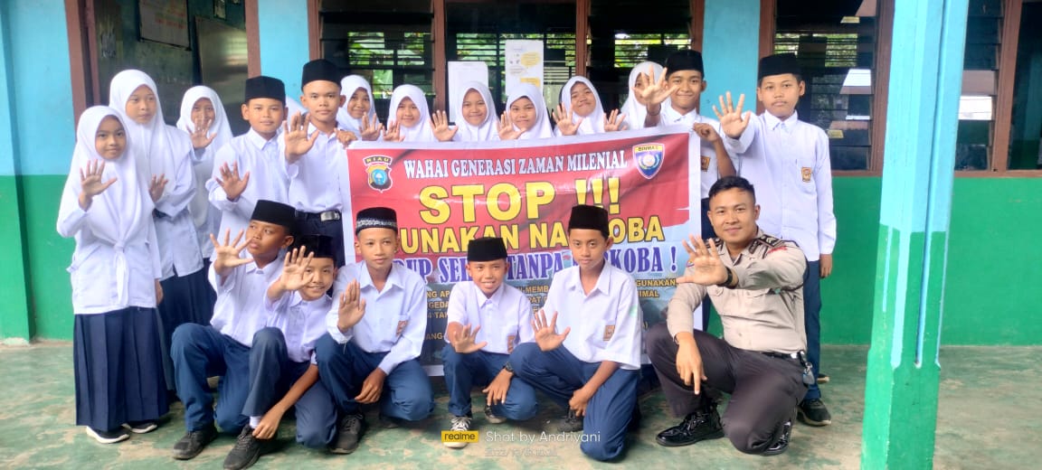 Polres Meranti Sosialisasikan Tentang Bahaya Narkoba bagi Kawula Muda Pelajar Melalui Program Class 