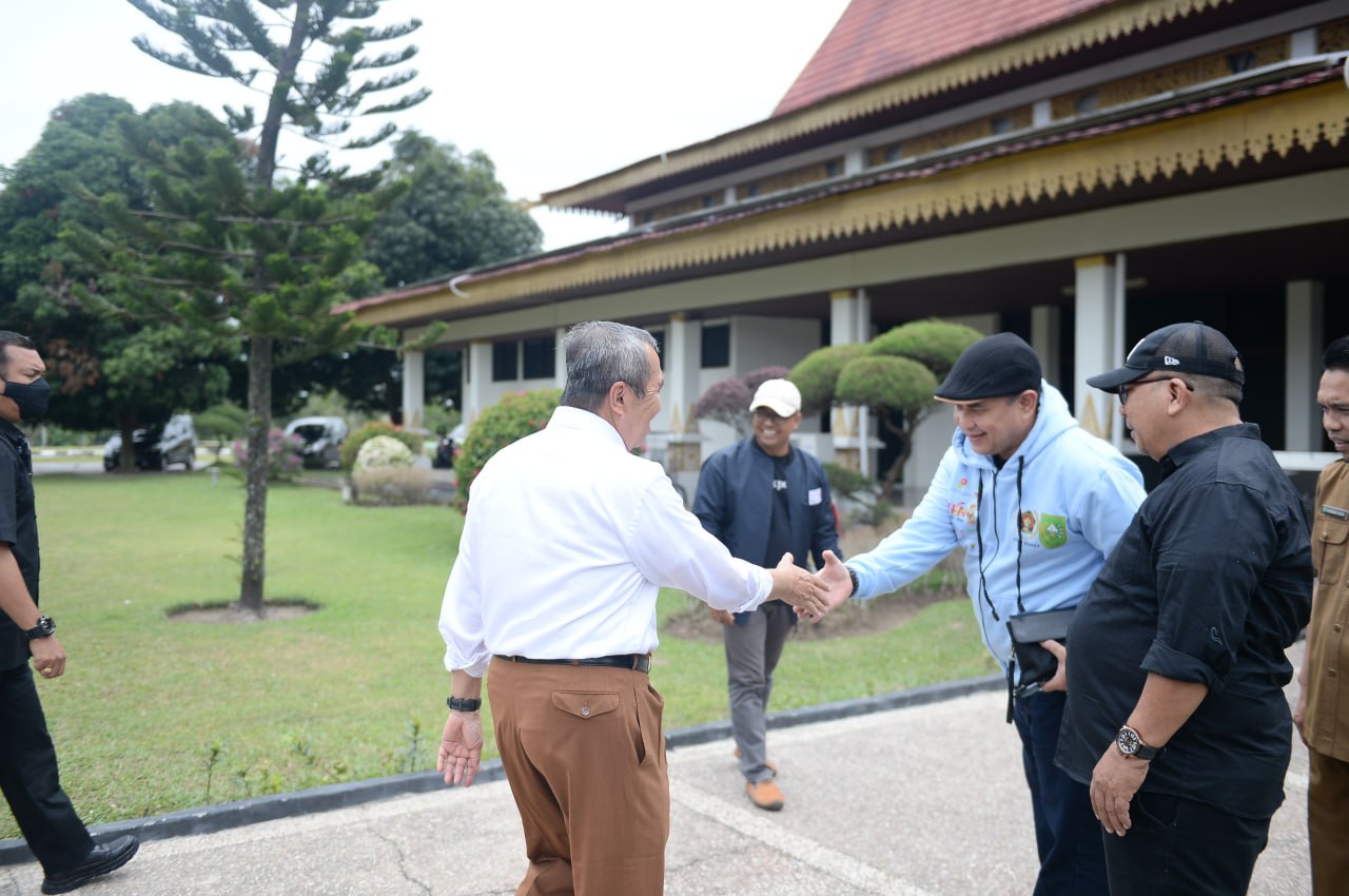 Gubernur Lepas Delegasi Riau ke Puncak Peringatan HPN di Medan