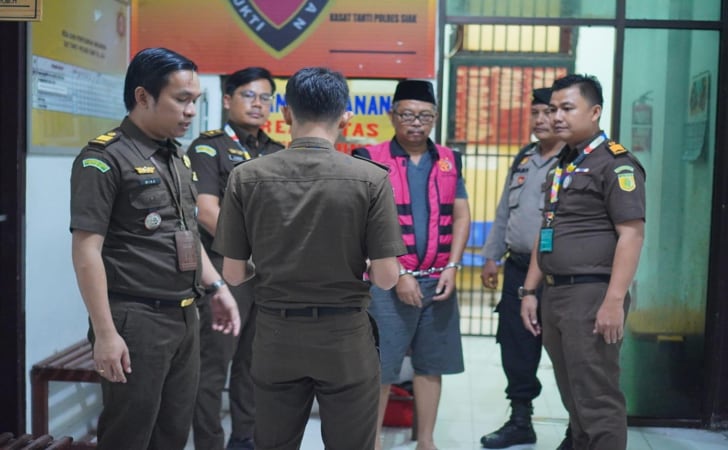 Usai Jalan-jalan dengan Kapolsek Bunga Raya, Suparmin Dipindahkan ke Polsek Siak