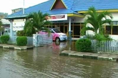 Banjir Rob Genangi Permukaan Kota Dumai
