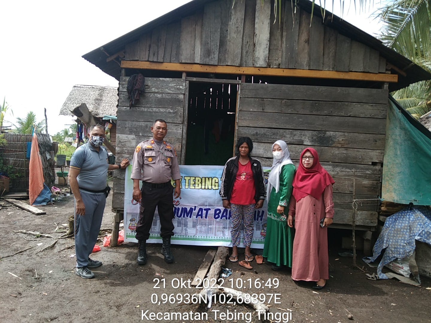 Jumat Barokah, Polsek Tebingtinggi Salurkan Bantuan Sembako Bagi Warga Kurang Mampu