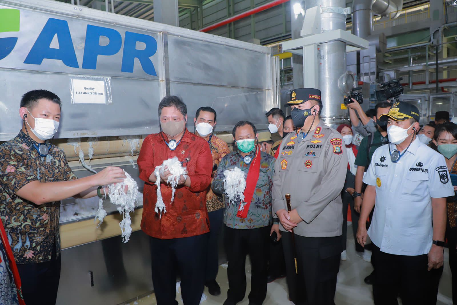 Menko Perekonimian Puji Penanganan Covid-19 Oleh Polda Riau Bersama TNI.