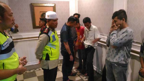 Razia Hotel Holiday Pekanbaru, 17 Pria dan 8 Wanita Diamankan