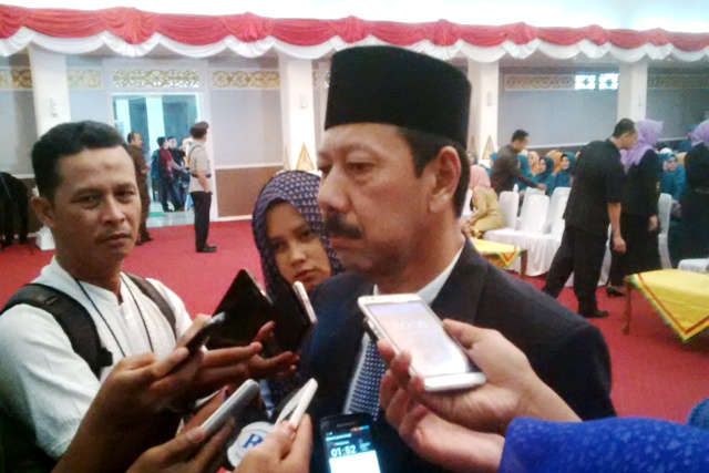 Pj Walikota Edwar Sanger Minta  GoJek dan Uber  Urus Izin Operasi di Riau