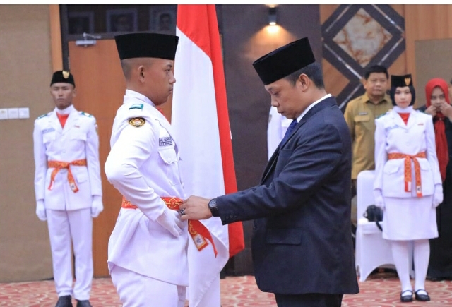 Pj Walikota Kukuhkan 40 Paskibraka Kota Pekanbaru