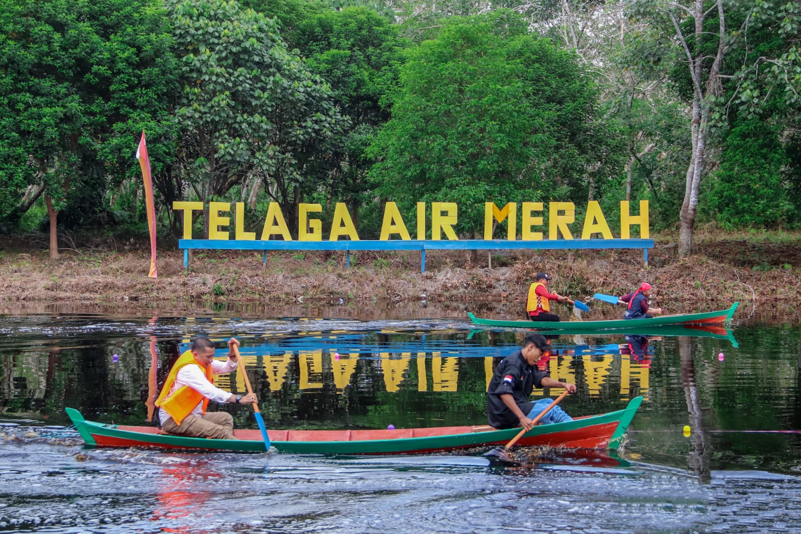 Bupati Meranti HM Adil Buka Ivent Pacu Sampan di Objek Wisata Telaga Air Merah Desa Tanjung