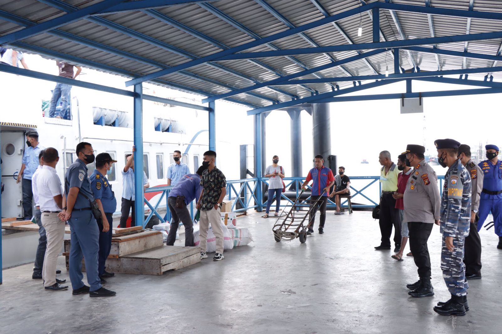 Kapolres Tinjau Arus Penumpang dan Tempat Vaksinasi di Terminal Tanjungharapan
