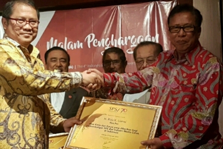 SPS Riau Raih Penghargaan Terbaik 1 Nasional, Rida K Liamsi Terima Penghargaan Tokoh Pers