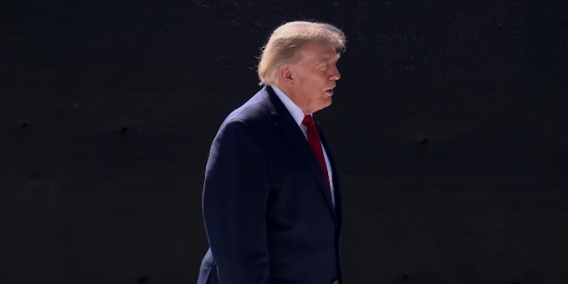 Trump Kibarkan Bendera Perang Ekonomi Besar-besaran terhadap Iran