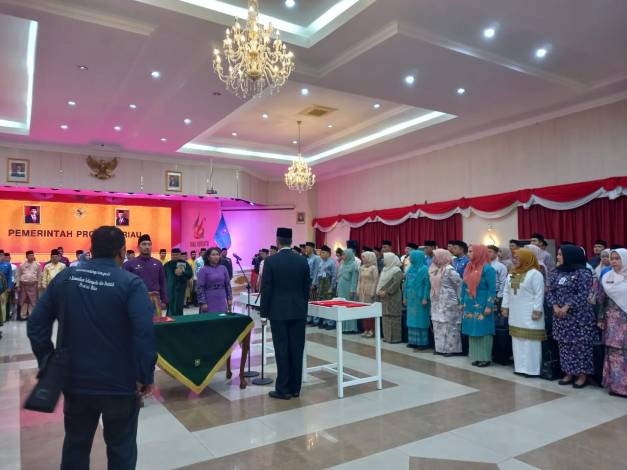 Rombak Besar-besaran, 173 Pejabat Eselon III dan IV Pemprov Riau Dilantik