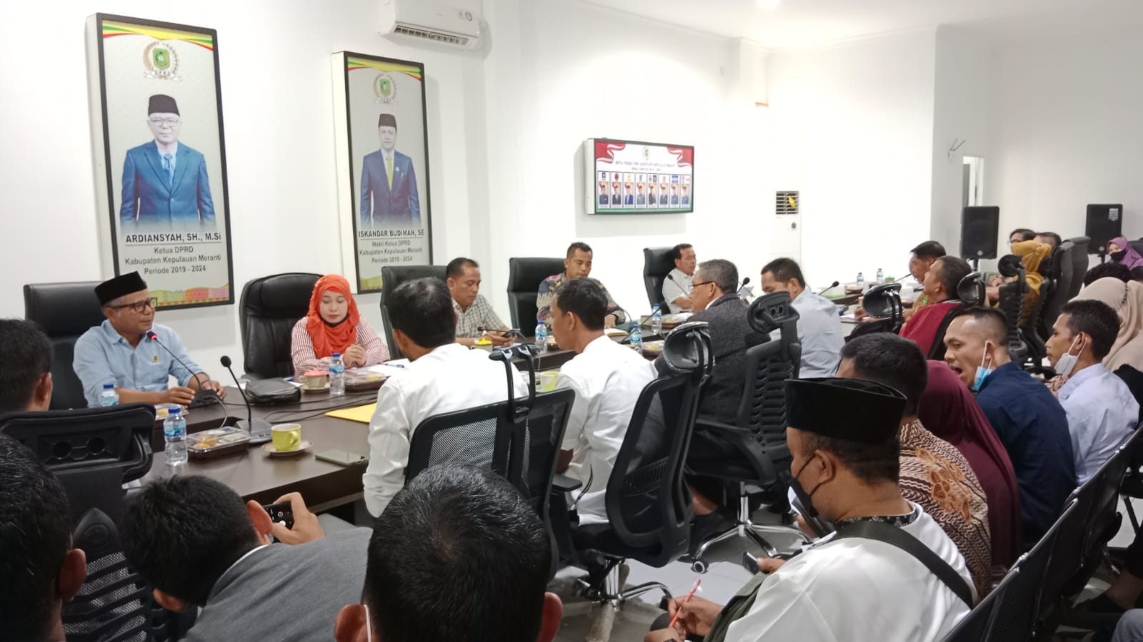 SK Guru PPPK di Kepulauan Meranti Tak Kunjung Diterbitkan, Massa Datangi DPRD Mereka Dapatkan Solusi