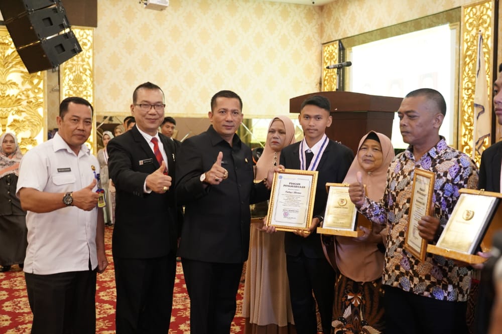 Pengukuhan PTT-1 Widya Informatika, Bupati HM Adil Berpesan Ke Siswa Tingkatkan Jiwa Usaha
