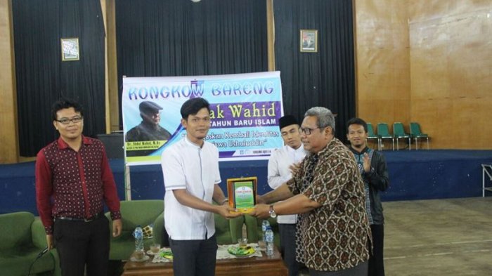 Mahasiswa UIN Suska Riau Gelar Perpisahan  Dengan Dr Abdul Wahid Mus